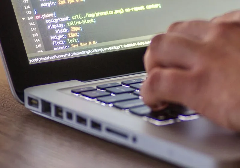 Junior fullstack API fejlesztő gyakorlati oktatás — frontend és backend kód közelről